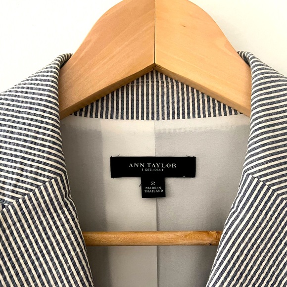 Suit in mint condition. Dry cleaned only. - Picture 3 of 6